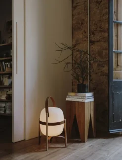 Cesta bord- / gulvlampe