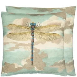 Dragonfly Over Clouds -pute