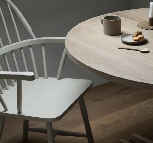 Engø rundt spisebord