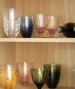 Flow glass med stett olivengrønn