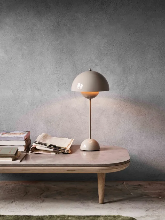 Flowerpot bordlampe VP3, grå/beige