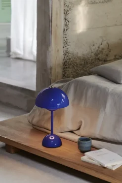 Flowerpot oppladbar bordlampe VP9, Cobalt Blue