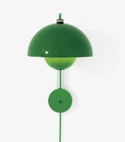 Flowerpot vegg VP8, Signal green