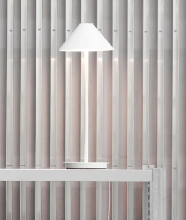 Keglen Bordlampe – Hvit – KAMPANJE