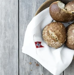 Serviett med norske flagg