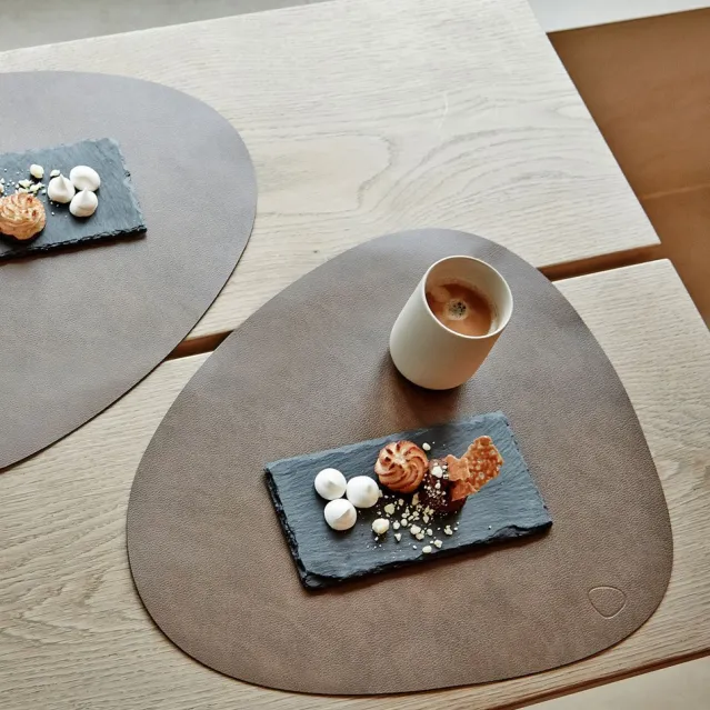 Table mat curve L Brown